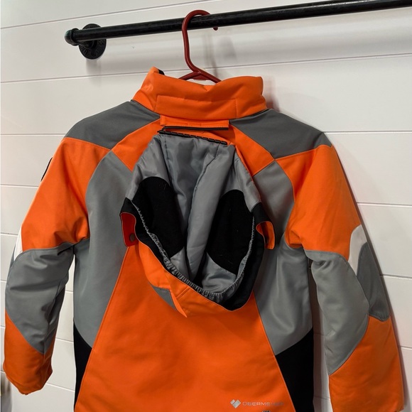 Obermeyer Altair Winter Coat
Youth Size 7 | Orange/Gray | MSRP $129.50 - Picture 3 of 3